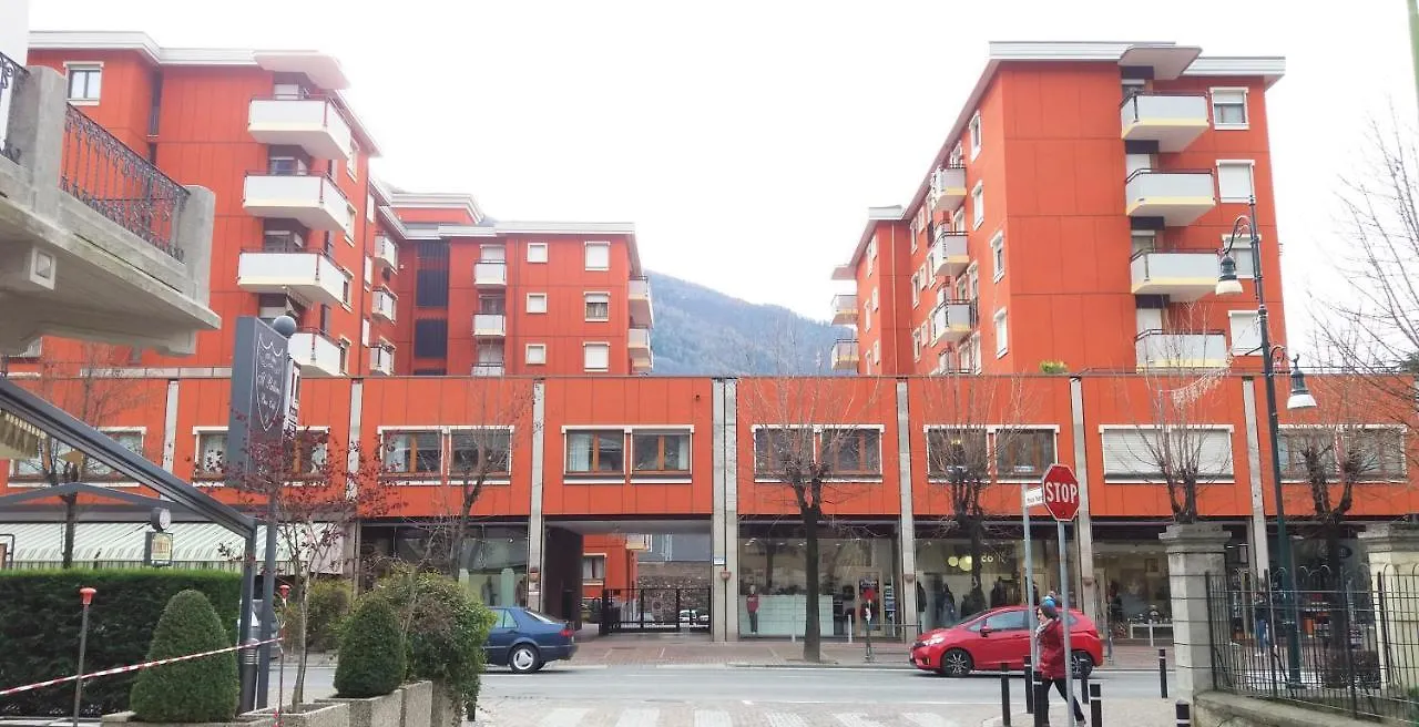 Lucini Ai Portici Daire Tirano 0*,  İtalya